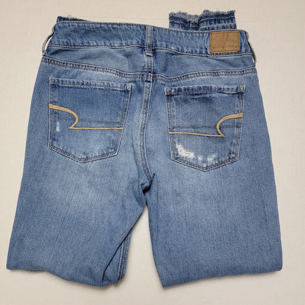 American Eagle Distressed Tomgirl Jeans SZ 2 - Picture 3 of 5